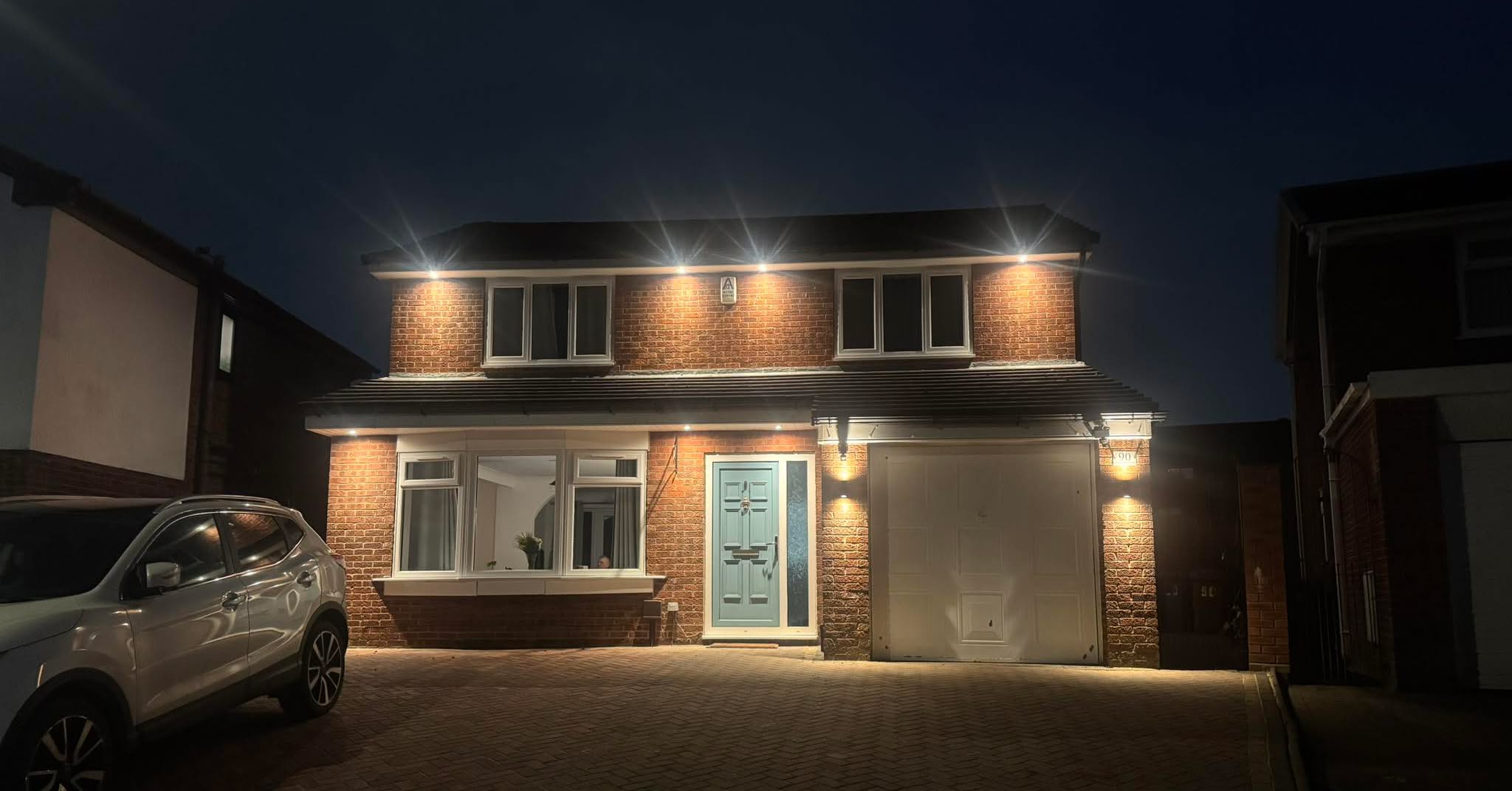 Outdoor front of house lighting