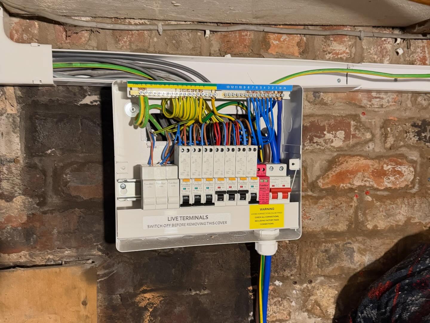 Open electric fuse box
